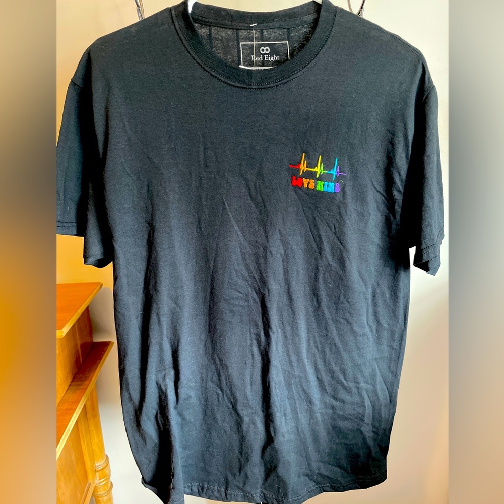 Red Eight Men’s Love Wins Tshirt Black Size Medium